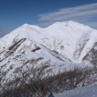 山頂到着時8人くらい笠ヶ岳までの稜線に見えた