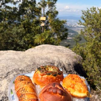 いただきます🥖😋クリームパンのアンパンマン💦