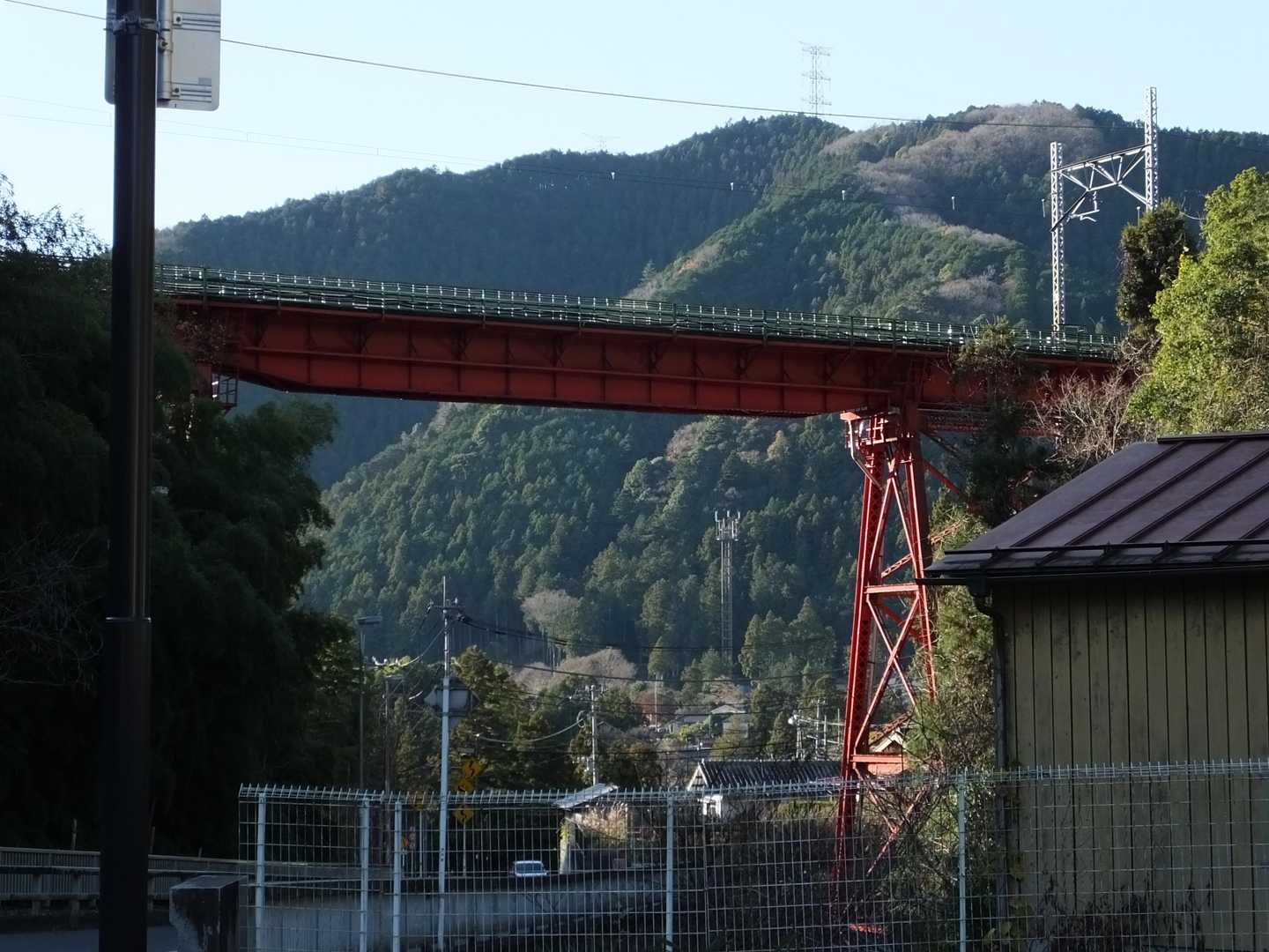 軍畑駅近くのこの青梅線の鉄橋が大好きです。
では、出発しましょう。