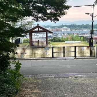 ここの登山口もトイレも自販機もあるのでゆっくり阪急電車と景色を楽しめます