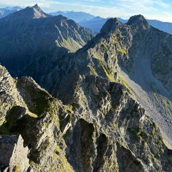 前日は奥穂山頂からガスで見えなかった大キレットからの槍ヶ岳
涸沢岳山頂最高！