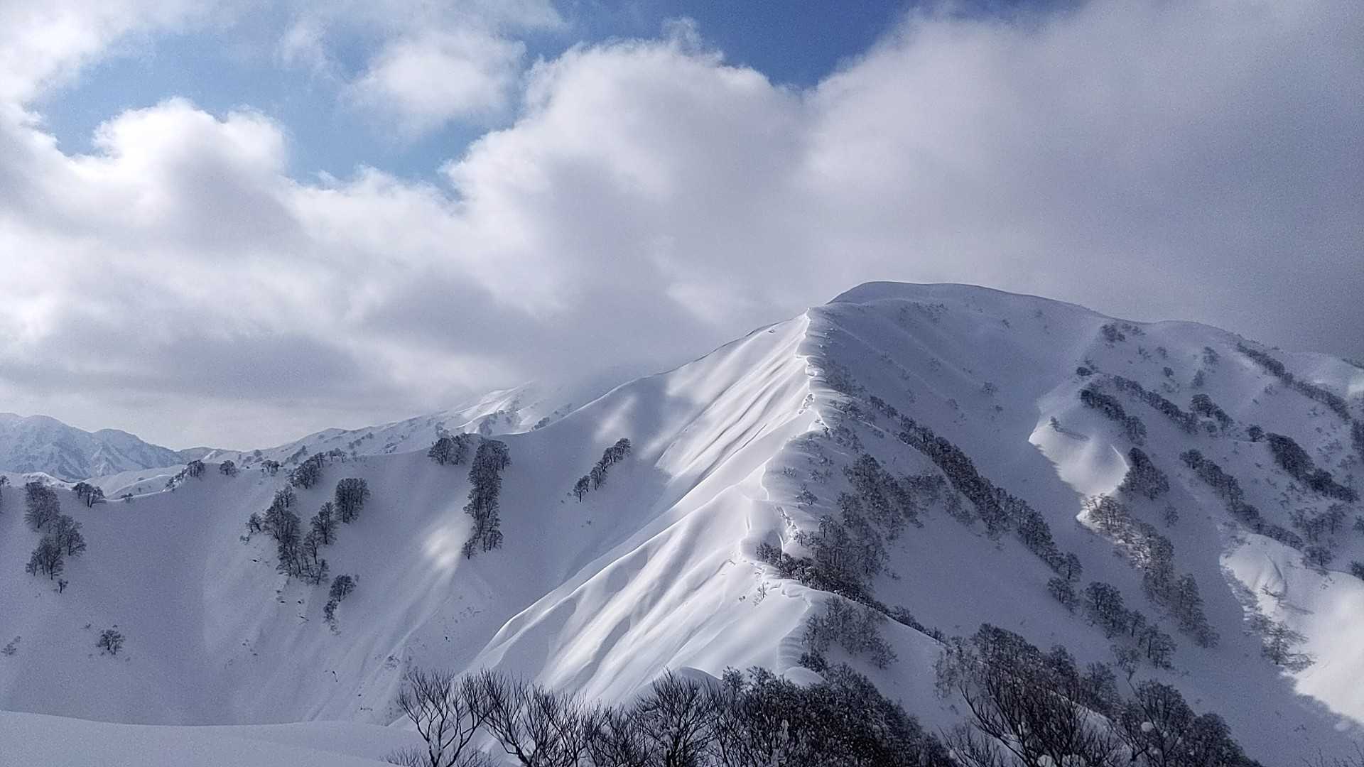 黒石山についた😻
からの三光山🎵

ここは、廃道の胎内コースと合流する
