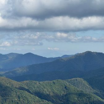 きっと真ん中奥に伊吹山があるんですが、写真では分かりにくい😛