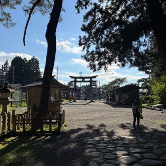 先達を従えた白装束のグループを継子坂で抜かすという行為をして随神門をくぐる

俗世に戻ってしまった

随神門授与所で午柄の手拭いを授かり駐車場へ🚜
YAMAPを終了します☑️