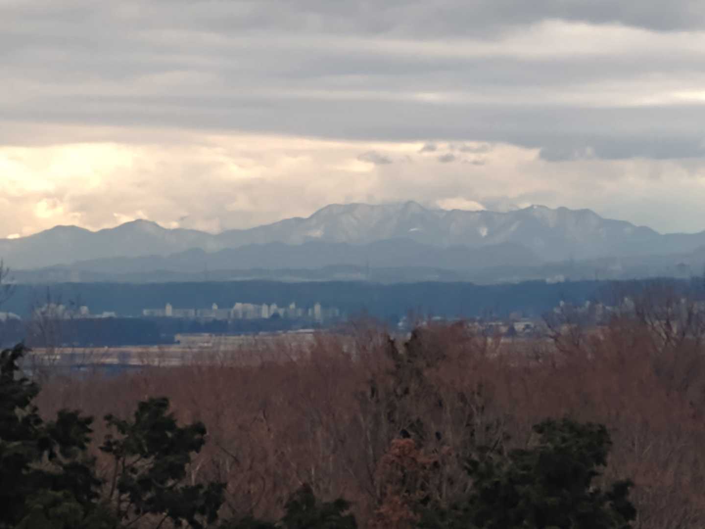 展望台からの眺め
丹沢山塊　富士山今日はお休み