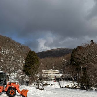 雲は流れが早く、時より青空が見えてます