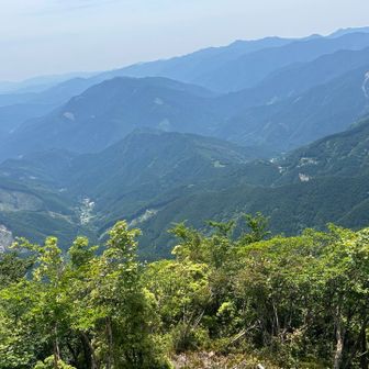 ほどなくベンチの休憩所　ここで少し休憩🤏
ここからの眺めは、サイコー🙌