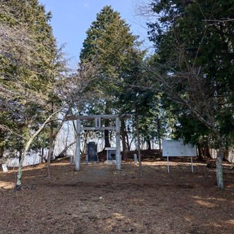 軍刀利神社元社が軍刀利山の山頂となっている