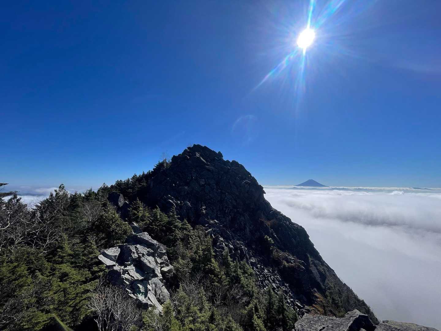 乾徳山＆富士山🗻
雲海もすんばらしい☁