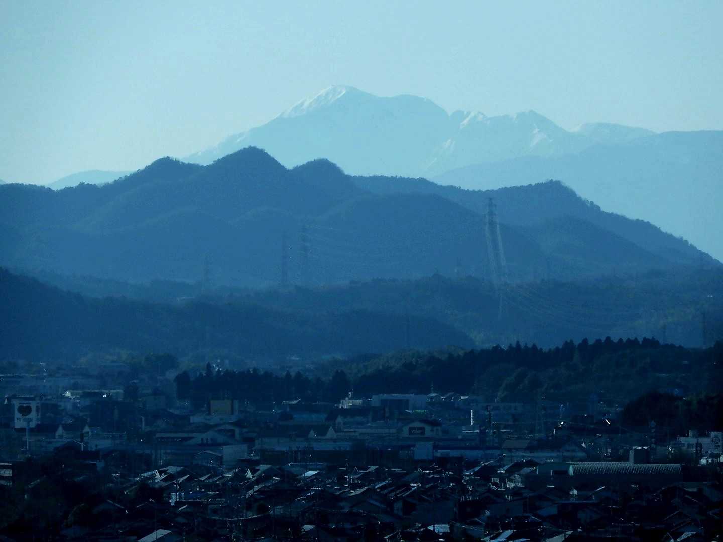 遠くに伊吹山も見えます😃