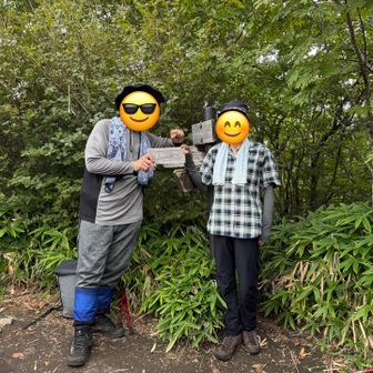 頂上到着の儀
しばし休憩していると…