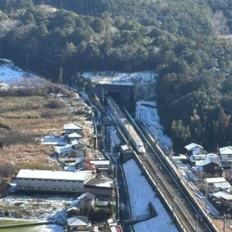 新幹線🚅‼️

自然と、人工構造物とのコントラストが良いですね。