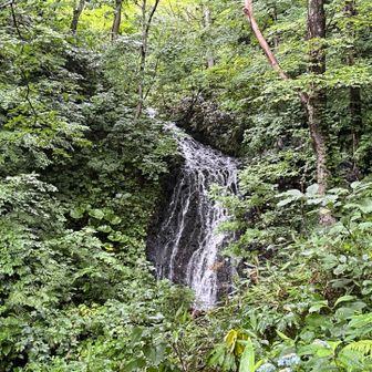 滝に癒されながら