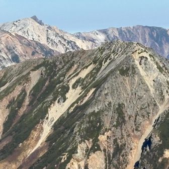 北を眺めると五竜岳、白馬岳、小蓮華山が