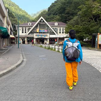 稲荷山コース入口へ向かいます