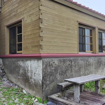 平標山の登山小屋