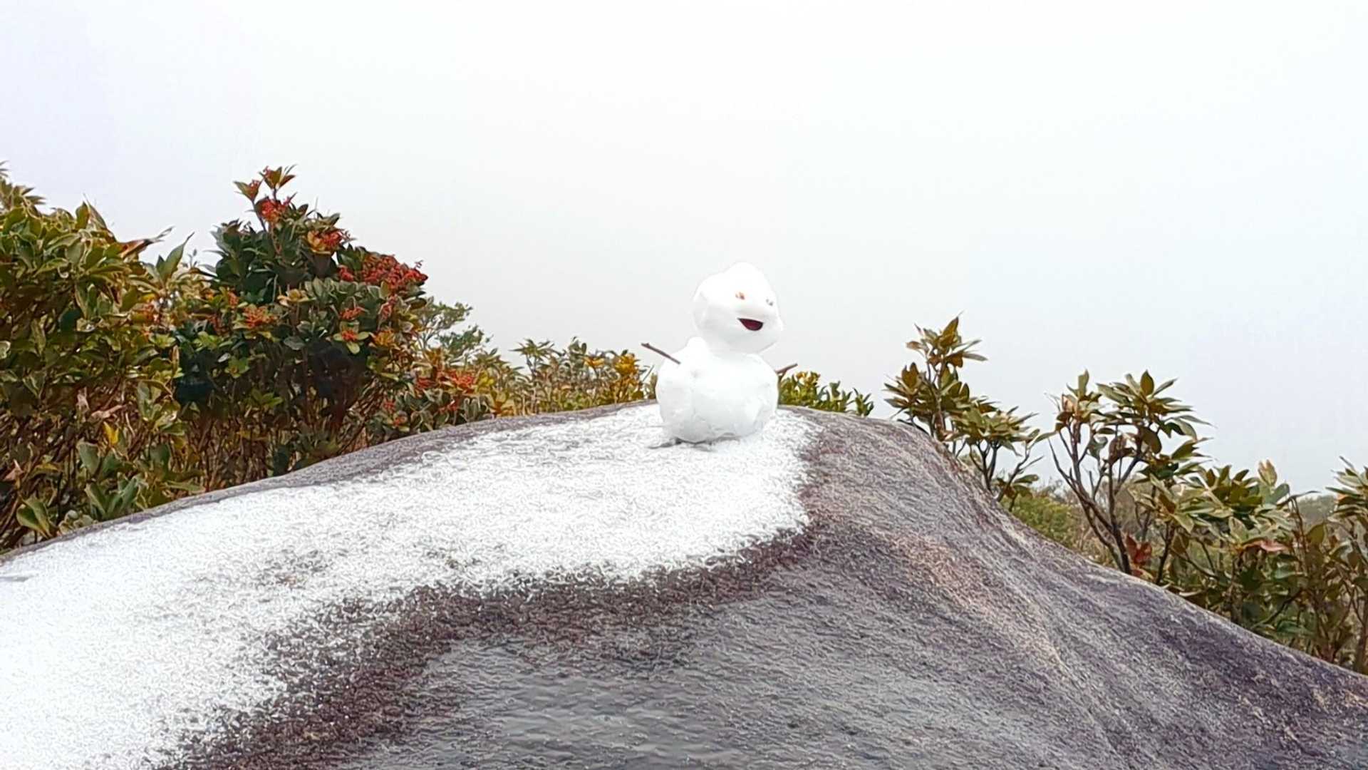 帰りも展望所に寄ってみたら雪だるま❓誰ともすれ違ってないんですけど途中でUターンしたんでしょうか❓