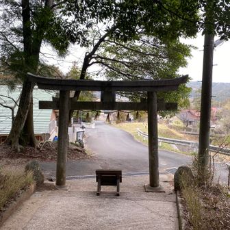 神武神社まで下りてきました。