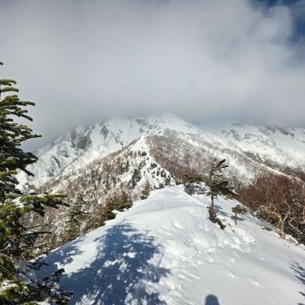 山頂はガスかな、
撤退か！？