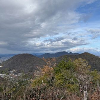 舟伏山・岩田山
奥に百々ヶ峰