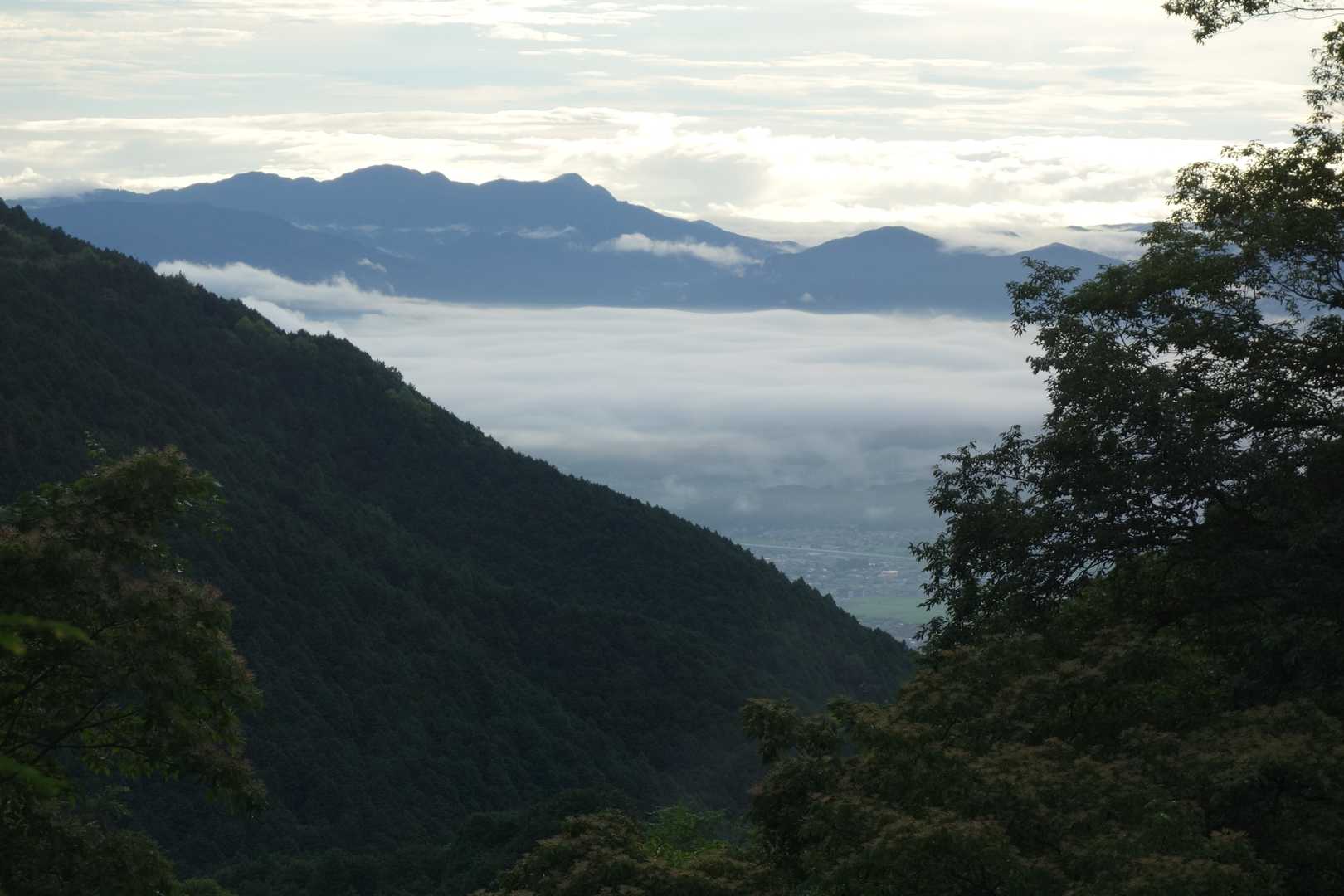 うっすら雲海が見えました。