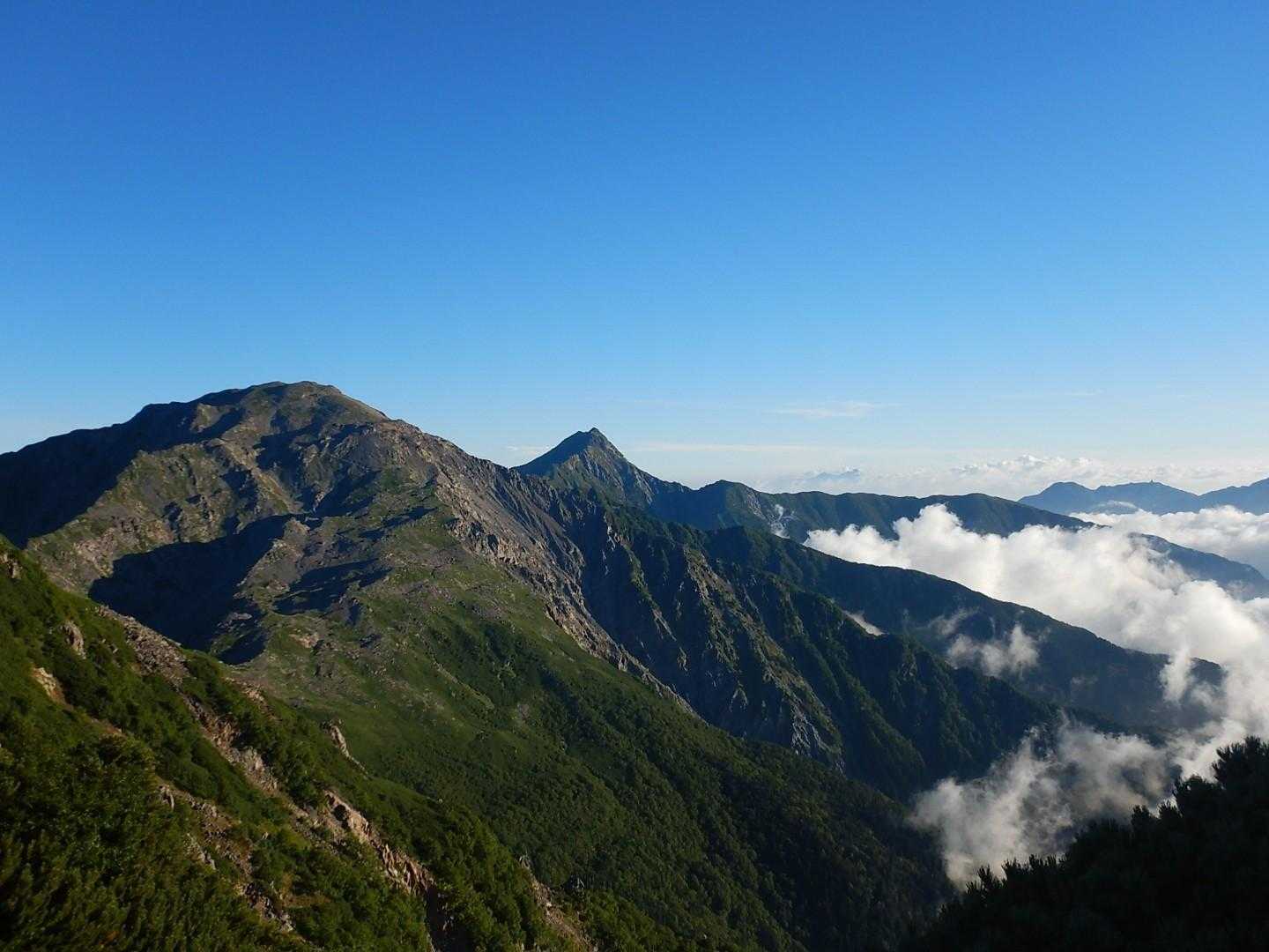 中白根山-間ノ岳-農鳥岳-農鳥岳 縦走コースの写真
