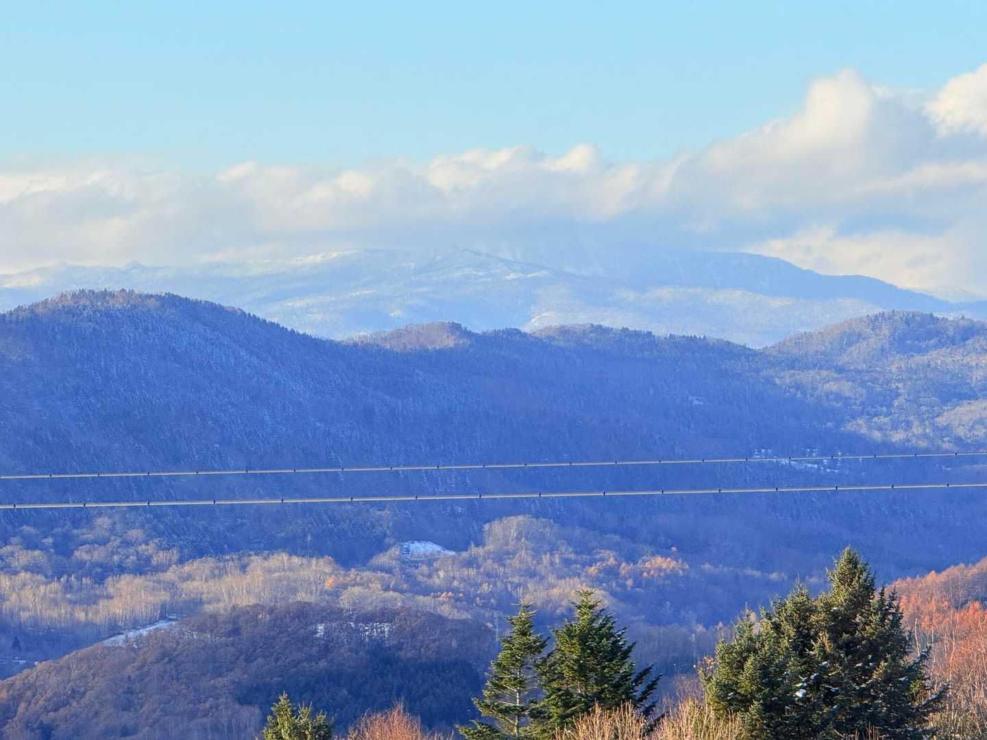 雲の位置が絶妙で山頂は隠れたまま