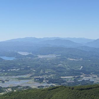 左に茶臼岳が見えます