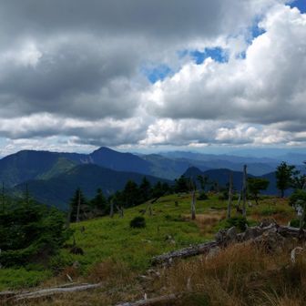 ずっと続く山並み。ここからの景色も最高でした。