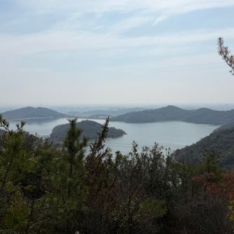 山頂付近からの平荘湖