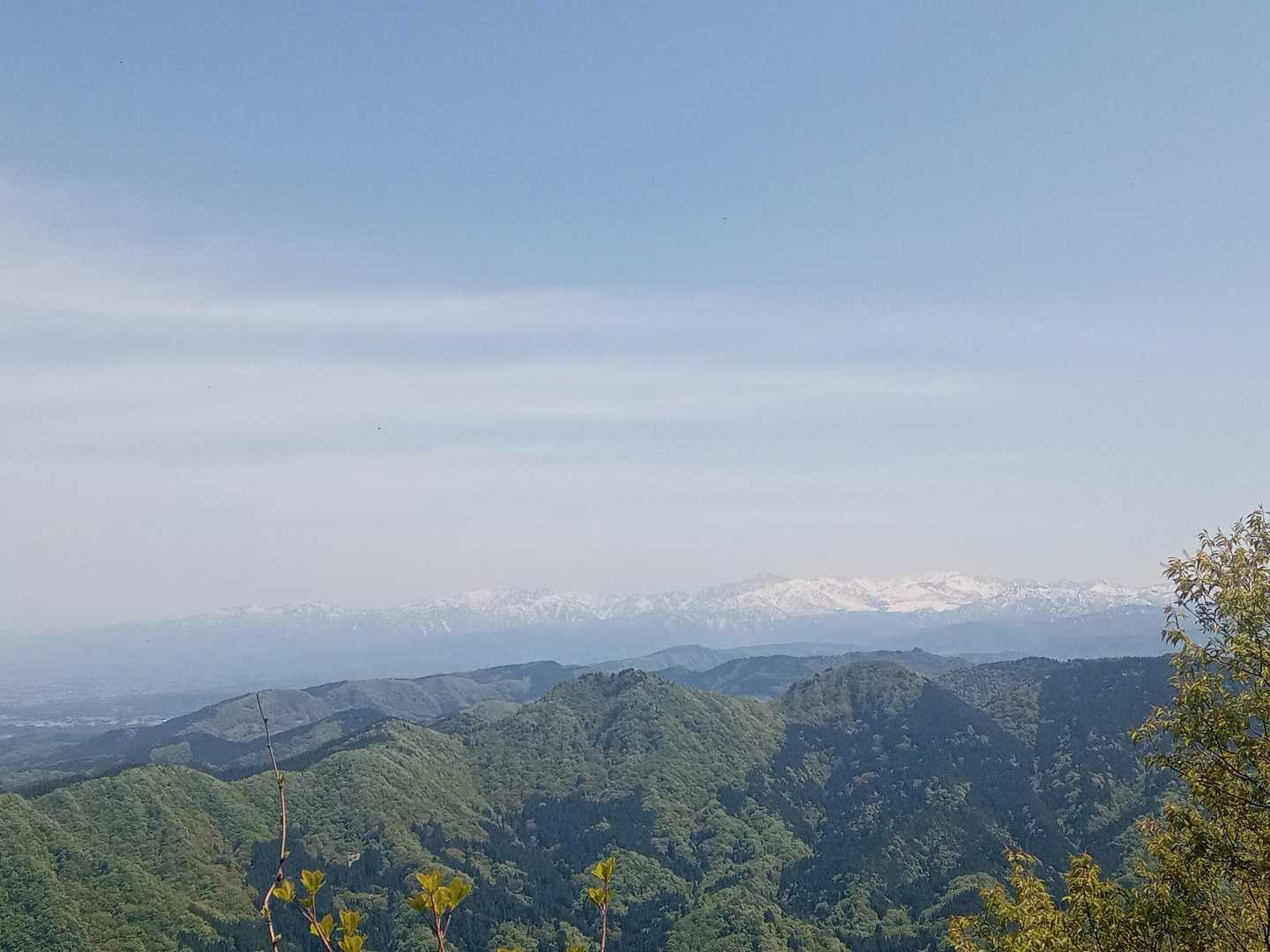 祖父岳山頂からの眺望。立山連峰。
