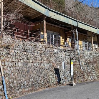 お祭のバス停にバスの発車時間の10分前に到着しました！おつかれ山！