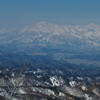 山頂にBCの方が一人
妙高火打を眺めながらBC山話し😄