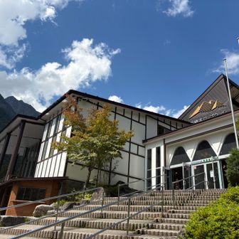 13時台のバスに間に合いそうと、槍平小屋から一気に頑張った　よく歩いた〜！

難所や危険なとこはないけど体力勝負のこのルート、痛むとこも怪我もなく無事歩けて良かった👍　がんがんに照りつける暑さじゃなかったのも助かったな