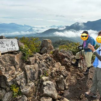 最後の急登をひと頑張りして山頂到着🙌