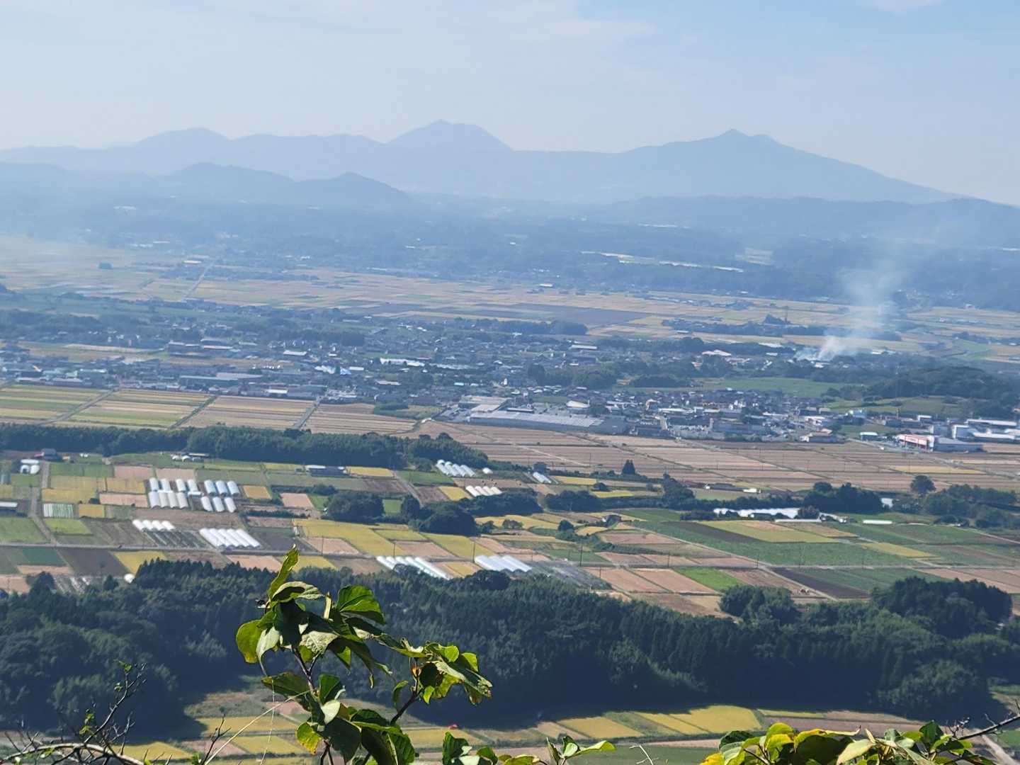 中不動からの眺望、
阿蘇山見えてます。