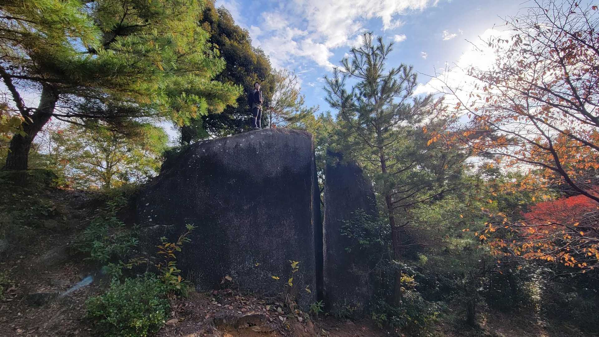 ぱっかん岩(名前しらんけど笑)
上に友人が乗ってるので、大きさがわかりますかー