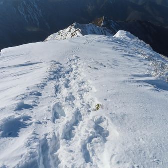 踏み抜きもなく、しばらく気持ちいい下りで楽しい〜🎶
