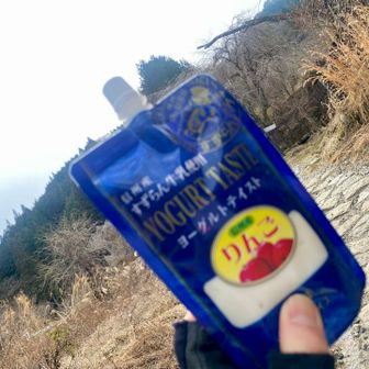 テクテクしながら、まだ食べてた😆

見つけたらスルー不可避‼️の
すずらん牛乳フローズンヨーグルト
最高過ぎるからぜひ食べてみてほしい