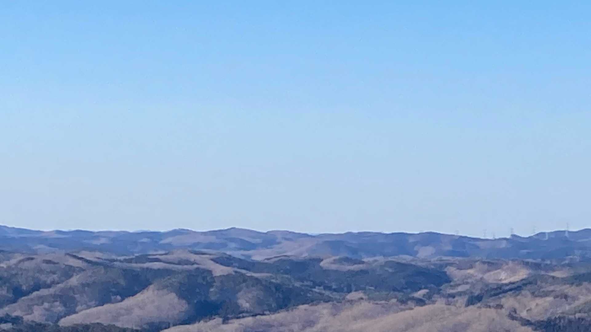 この方角に富士山🗻肉眼でも見えます👀
福島県内からは初めて。
１人でテンション上がった😅