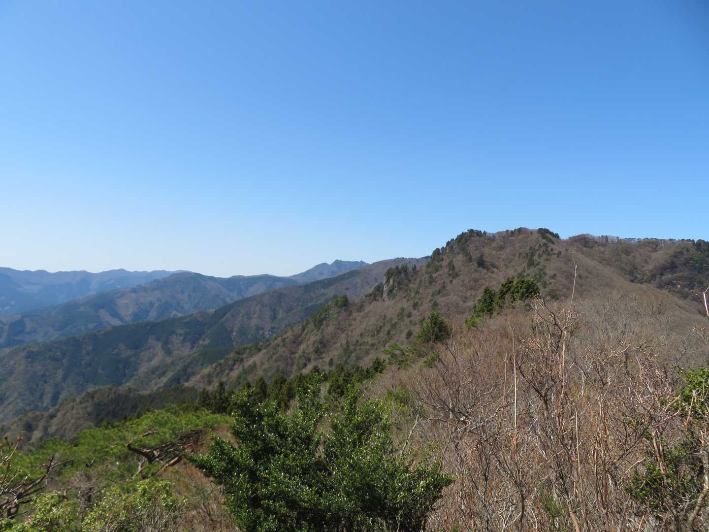 ついつい目が向いてしまう二ッ岳