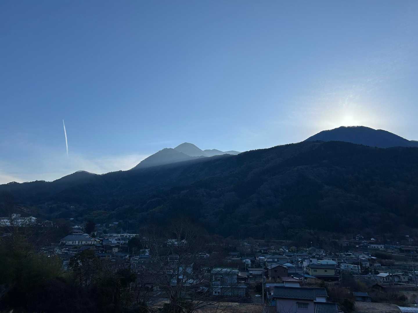 間も無く身延の町に日が差します。