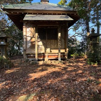 愛宕山山頂、神社