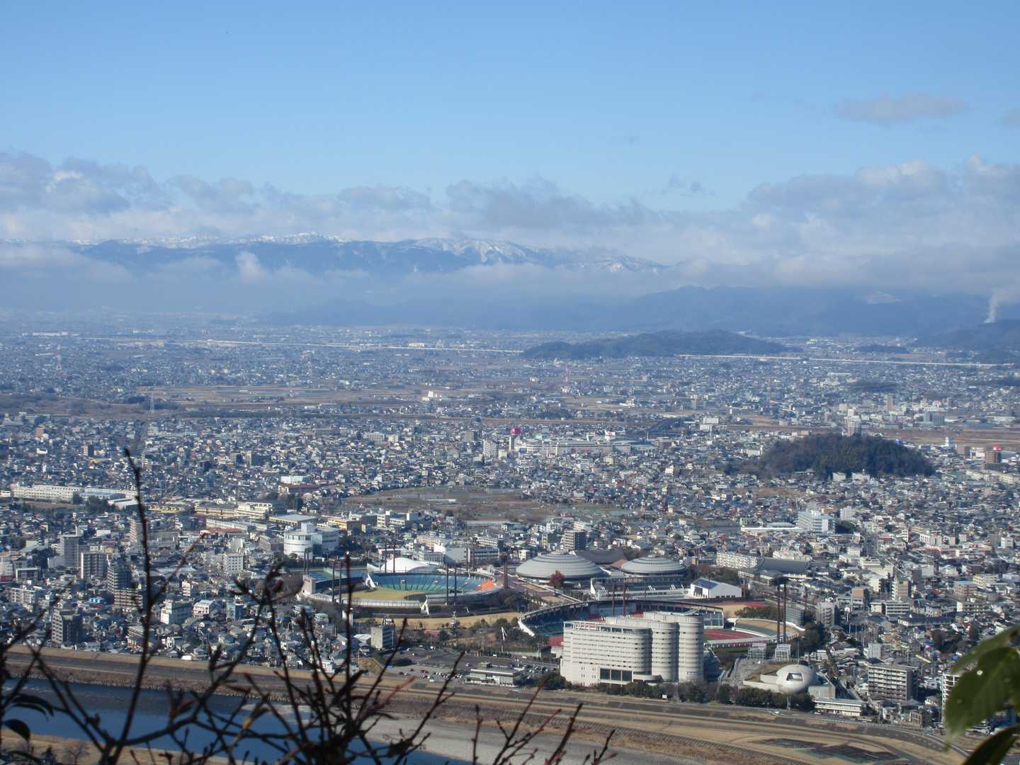第2見晴らし場→
左奥は揖斐川町の小島山とか
正面右は本巣市の郡府山、船木山
手前右は岐阜市の鷺山