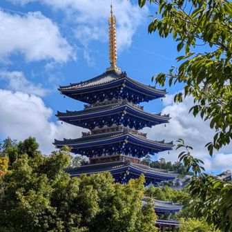 青龍塔。歪まずに綺麗に撮れる場所。