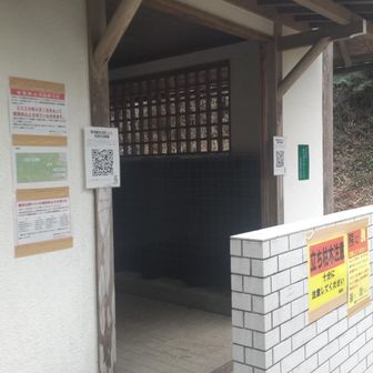 諏訪神社のトイレも使用休止ですが、この日は特に立入禁止とはなっていません。
低山でも山のトイレはチップ制でよいのでは！　ここは残してほしいトイレです。