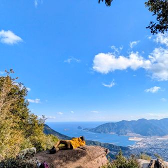 師匠ごっこしてあそぶ🤭牛の背最高〜🤤