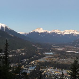 Banffの街とBow River✨