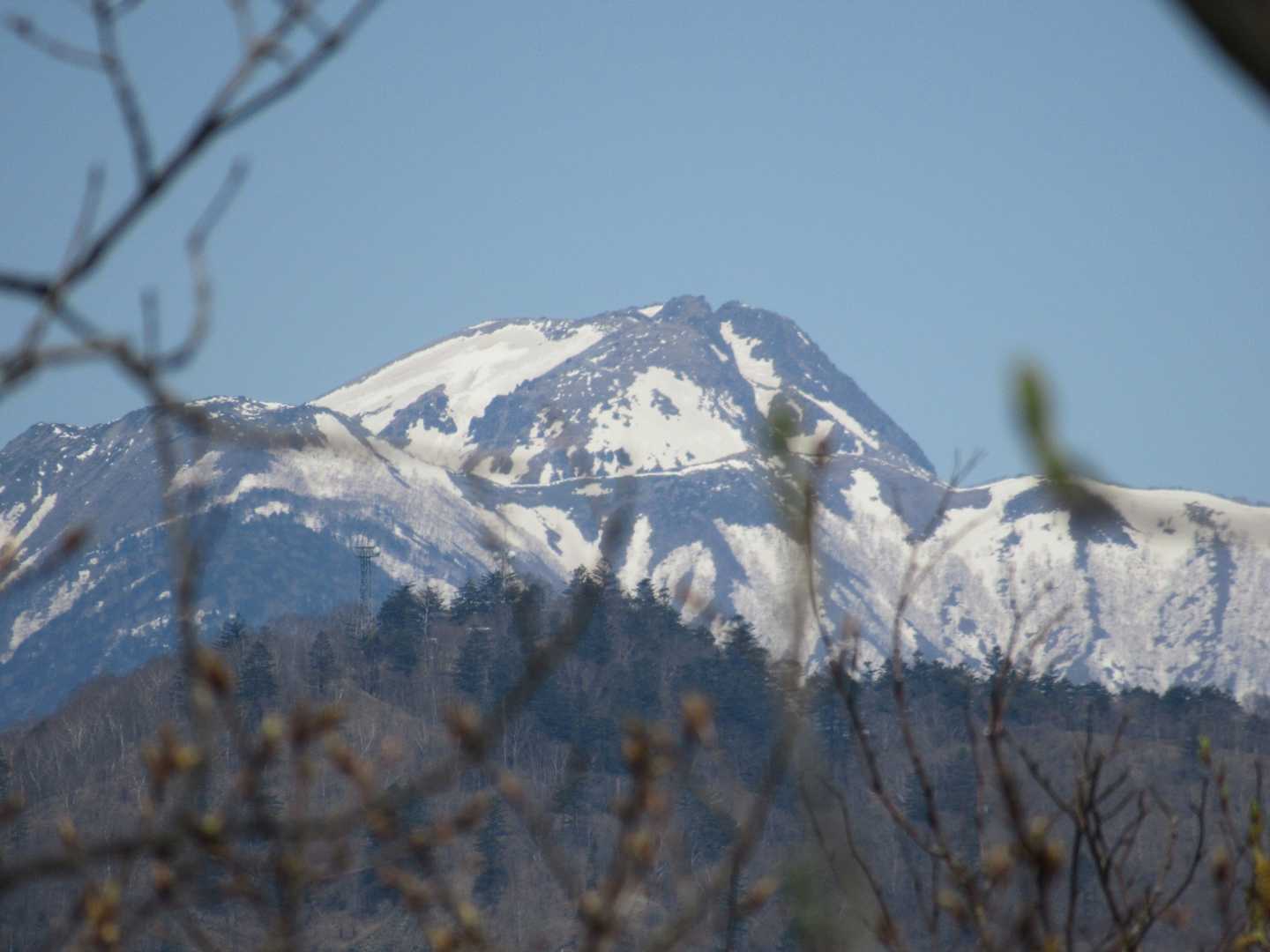 白根山のアップ📸まだ雪がありますね！