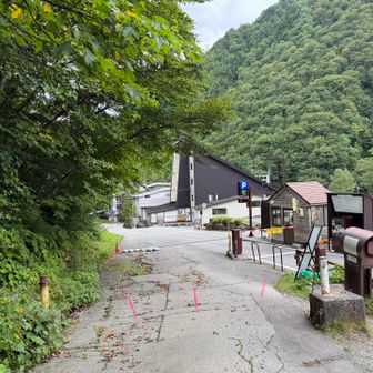 無事に
新穂高のロープウェイまで降りて来ました。。
歩き通せた、、よ〜🙌

アテンドするどころか、反対に、気を遣ってくれて、ゆっくり歩いたり、滑りそうなところ教えてくれたり、いっぱい、いっぱい助けてくれた山友さんに感謝です😊
一緒に歩いてくれて、ありがとう！